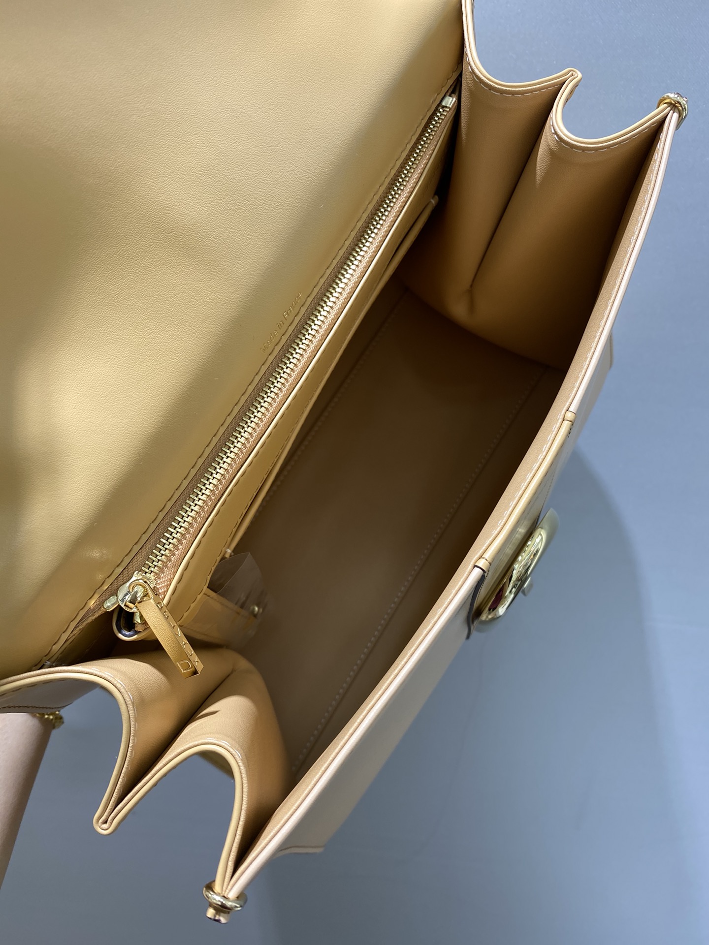 델보 브리앙 박스백 미듐